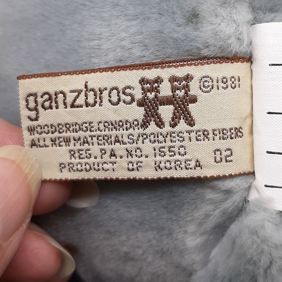 Vintage 1981 Ganzbros Blue Eyes Gray Wrinkles Dog Hand Puppet Plush 17" - Picture 8 of 9